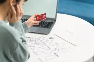 公司可以要求員工先代墊嗎?